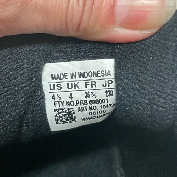 Adidas black kids/women 4.5 - Picture 4 of 4